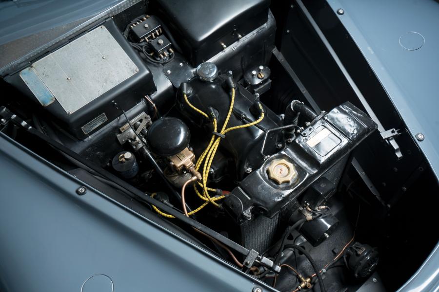 Моторный отсек Lancia Aprilia Cabriolet Speciale 2 Posti (439.11844) 1946 года  (фото 2 из 20)